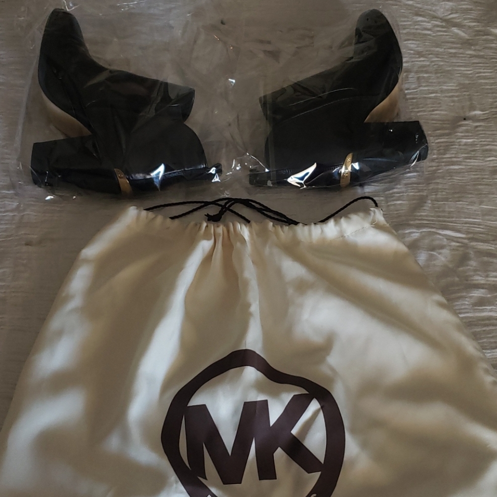 Micheal Kors ankle boots 8M